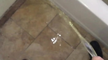 Preview 4 of Kqhpe Turban - Pissing on the floor