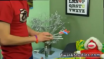 Preview 1 of Suck Me Bithch - Gay teen boys having sex movietures Braden Klien can&#039_t love Christmas