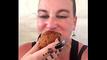 Preview 2 of Public Bus Sex Movie - Jfc these egg rolls are delicious. Spinach artichoke and crab Rangoon.