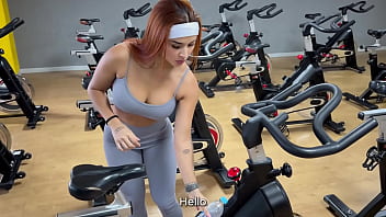 Preview 1 of 10 Yer Girl Fucking Video - COLOMBIAN TEEN seduces stranger in the gym to play with her ass with a ANAL PLUG - Abella olsen