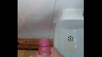Preview 3 of Xxx Japan Lesbi - Esporra no wc p&uacute_blico