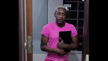 Preview 1 of Tailor Master Ne Choda - Viciado em novela quer convencer outras pessoas a assistir nem que seja no pau