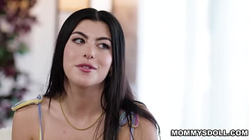 Preview 1 of Fadar Bege Dawamu Dam Sound Com - Stepdaughter Gal Ritchie is about to get a welcome home celebration of a lifetime from her stepmom Ariel X