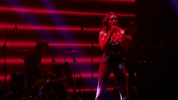 Preview 4 of British Party Slut - tove lo DURA (ao vivo)