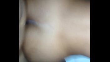 Preview 2 of Squirt Under Table - Comendo o cu da gostosa novinha