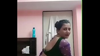 Preview 3 of Film Sex Famili - Busty pooja bhabhi seductive dance