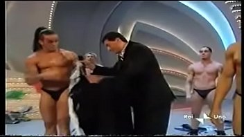 Preview 4 of Full Vodies - RAFFAELLA CARRA&#039_   SPOGLIARELLO MASCHILE    BY MARIO D&#039_ANDREA ( CARRAMBAUNO ) (360p) ok