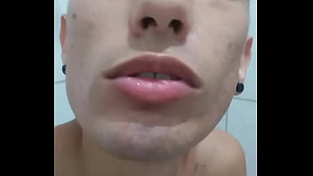 Preview 3 of Nest Massage - Lorao branquinho batendo uma sozinho quase foi flagrado