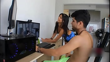 Preview 1 of Sany Leon Xnxx Hindi - LA EMPLEADA ME ENCUENTRA MASTURBANDOME Y APROVECHA PARA DARME UNA MAMADA PARA DESPUES MONTAR MI VERGA SIN CONDON HASTA LLENARLE EL CO&Ntilde_O DE SEMEN