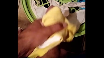 Preview 3 of 13 Cock2 - Calcinha Amarela da Culona Gostosa