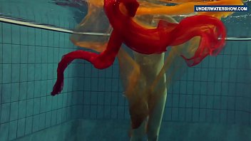 Preview 4 of Xx Video Bd - Yellow and Red clothed teen underwater