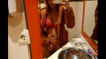 Preview 4 of Sexxx See - Rubia cachonda en ba&ntilde_o p&uacute_blico buscando sexo