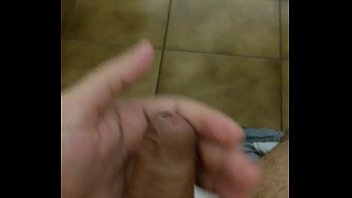 Preview 3 of Azg N Dede - Punheta no banheiro da faculdade