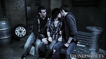 Preview 1 of Bepbepbeep - Threesome twink vamp sex with cute skinny dudes doing it raw