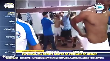 Preview 3 of 3gp Big Tits Tube - Jogador do gremio pelado no vesti&aacute_rio - L&eacute_o Gomes pelado gremio