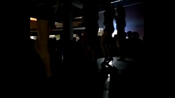 Preview 2 of Many Eating Sunny Leaone - Meninas na expotec rebolando gostoso