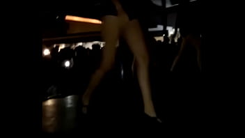 Preview 3 of Many Eating Sunny Leaone - Meninas na expotec rebolando gostoso