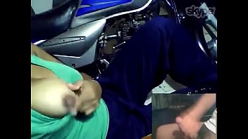 Preview 1 of Xporn Ass Bus - Le gusta la leche muestra senos para ver como le viene
