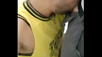 Preview 1 of Narss Xnxx - NAMORADA DO CARA N&Atilde_O GOSTA DE DA O CUZINHO EU DEI NO BANHEIRO DO TRAMPO.