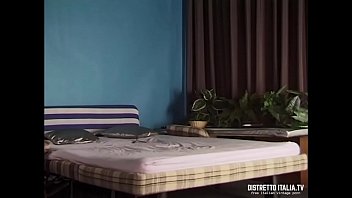 Preview 1 of Dwnload Sex Java Hihi - Un ragazzo italiano dal cazzo grosso si incula la badante rumena di suo padre