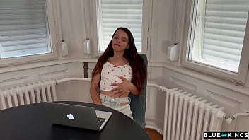 Preview 1 of Janine Rey Porn - Chica teen se folla a sus compa&ntilde_eros de piso a escondidas y luego les pide que le den polla a la vez