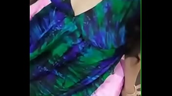Preview 1 of Sonand Mother Sex - hot cleavage kavya