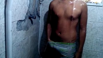 Preview 4 of Sexnenek - Banho de cueca transparente - MOSTROU O PAU! ?