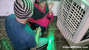 Preview 2 of Tai Phim Xec Thoi Chien Tranh - Indian Wife Having Sex With Electrician Came To Fix The Water Cooler