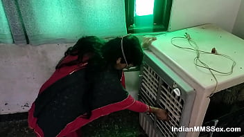 Preview 1 of Tai Phim Xec Thoi Chien Tranh - Indian Wife Having Sex With Electrician Came To Fix The Water Cooler