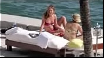 Preview 4 of Azerbaijan Girl Sex - 7 Famosos Captados MOSTRANDO TODO por Paparazzi(youtube.com)