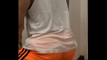 Preview 1 of Smalls Kamera - GP do Rio exercitando o bumbum
