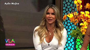Preview 4 of Young Hairless Pussy Fuck - Aylin Mujica Pezones Marcados y Culazo Minivestido VLA