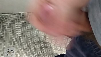 Preview 3 of Anita Blond Xxx - VID 20171116 pajilla con pijama en la ducha