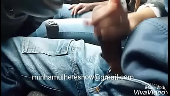 Preview 4 of Hindi Dilog Sex - Esposa batendo uma punheta em publico no carro - Casal Pss