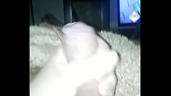 Preview 3 of Hairy Romanian Pussy - Gozando vendo tv