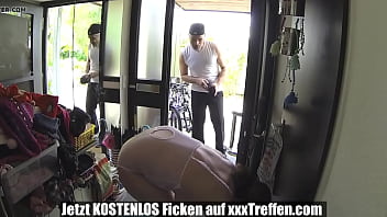 Preview 3 of Vegas Jen Mateo - German Mature oeffnet Dem pizza Nackt die Tuer
