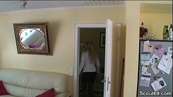 Preview 1 of Xxxxx Panu Video - Mutter fickt ueberredet zwei Freunde der Tochter zum Ficken