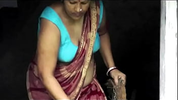 Preview 1 of Video Hallywood - indian aunty working openly sexy