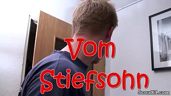 Preview 1 of Hous Sarwent Forces Sex - Stief-Sohn mit Riesenpimmel fickt Mutti in den Arsch