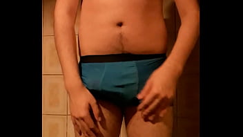 Preview 1 of Crying Saying No - Chileno juega con su pene