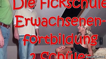 Preview 1 of Iyer Sex - Geile Deutsch MILF gibt 2 Typen Fick Unterricht
