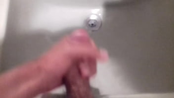 Preview 4 of Xxxpomo Sexo Porno - me masturbo en el lavabo
