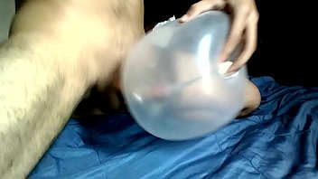 Preview 1 of Teen Hinterm Metro - sex condom globo part.4