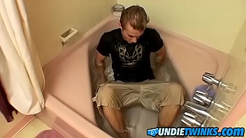 Preview 1 of Wwwbf Video Download - Sexy ass and cute dude Kelly Cooper jacking off in undies
