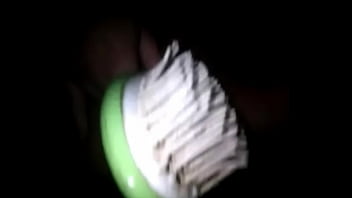 Preview 1 of Tuths - Socando escova  ate  goza