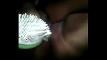Preview 4 of Tuths - Socando escova  ate  goza