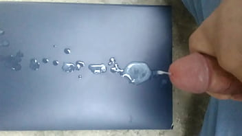 Preview 3 of Piper Perri Condom - Pendejo de 19 haci&eacute_ndose una paja para la novia