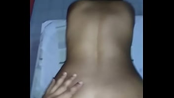 Preview 2 of Kate Ke Sant Admi - La negra pegandole los cachos a su marido (3)