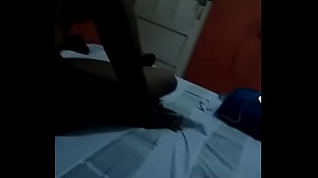 Preview 4 of Dost Ki Maa Ko Choda Videos - La negra peg&aacute_ndole los cachos a su marido (1)
