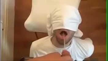 Preview 2 of Bid Cicj - Tomando mijo do namorado (piss)